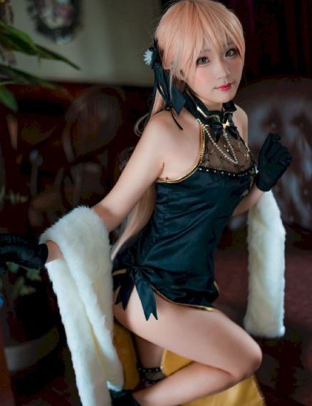 女仆露出双乳给客人玩_BD高清视频播放